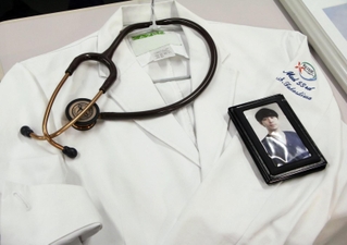 高島晨伍さんが使っていた白衣や聴診器