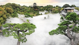 島根県松江市の日本庭園「由志園」に導入された大雲海（霧のいけうち提供）