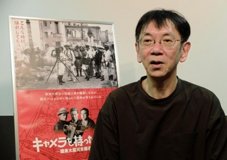 「保存されたフィルムをどう活用できるか、映画で示したかった」と話す井上実監督＝大阪市淀川区
