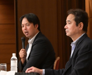 現役時代のエピソードを交えながら、１８年ぶりの「アレ」への期待を語った中田良弘さん（右）と井川慶さん＝２１日、神戸市中央区港島中町６（撮影・風斗雅博）
