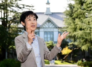 学校臨床心理学が専門の伊藤美奈子さん＝奈良市、奈良女子大（２０２１年撮影）