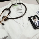 高島晨伍さんが使っていた白衣や聴診器