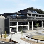 兵庫県立芸術文化専門職大学＝豊岡市山王町（２０２１年４月撮影）