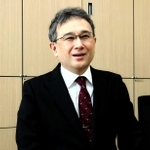 「『てんかんセンター』の電話相談では、患者が生活する上での困り事にも対応する」と語る松本理器センター長＝神戸市中央区楠町７、神戸大病院