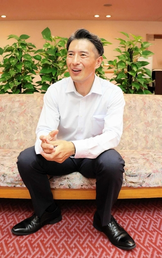孫世代として活動を続ける中尾嘉延さん＝神戸市中央区多聞通３