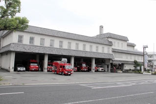 現地での建て替えのハードルが高く、移転が予定されている姫路東消防署＝姫路市本町