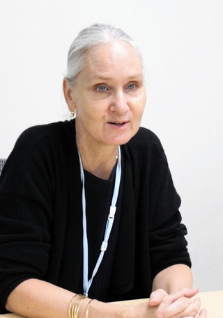 取材に応じるバニース・ファン・ブロンクホルストさん＝東京都千代田区、世界銀行東京事務所