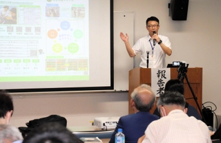 授業中の事故で息子を失った経験や再発防止に向けた取り組みを語る梅崎貴文さん＝県立のじぎく会館
