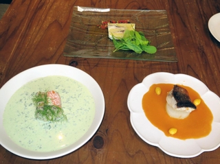 「Ｂｏｎ　Ｑｕｉｓｈ」フレンチの試作品、アイナメの蒸し焼き魚介の旨みソース（右前）、色々きのことじゃがいものディクセル　サーモンロール巻き大葉のクリームソース（左前）、金華サバのプレステリーヌ赤パプリカのオリーブオイルソース