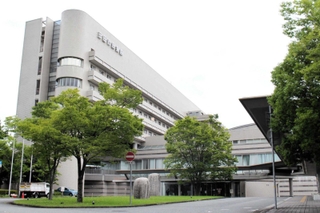 再編統合問題で揺れる三田市民病院＝同市けやき台３