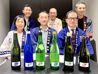 「環」をアピールする（左から）大関の長部訓子社長、神戸酒心館の安福武之助社長、岡田本家の岡田洋一代表、富久錦の稲岡敬之社長、田中酒造場の田中智久専務、山陽盃酒造の壺阪雄一専務