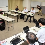 学識者らによる検証委員会の初会合＝２日午後、神戸市中央区八幡通４