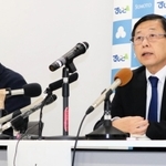 第三者委員会の最終報告について会見で受け止めを語る上崎勝規市長（右）と浜辺学副市長＝洲本市役所（撮影・西竹唯太朗）