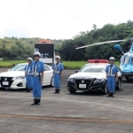 ヘリコプターと連携した取り締まりの出発式に臨む兵庫県警高速隊員＝三木市志染町御坂