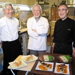 「Ｂｏｎ　Ｑｕｉｓｈ」のメニューを考案・監修している近藤一樹さん（中央）ら３人のシェフと試作料理＝大阪市北区