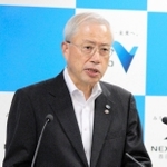 大阪市で開かれた定例会見で、尼子山トンネルの火災について言及するＮＥＸＣＯ西日本の前川秀和社長＝大阪市北区堂島１