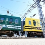 阪神本線で特別運行する「タイガース号」「甲子園号」連結の電車＝２９日午前、阪神電鉄尼崎車庫（撮影・中西幸大）