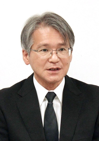 今後の対応について語る木場健之理事長＝７日午前、宝塚市栄町１