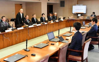 兵庫県の予算編成に対し、要望を伝える県内の町長ら＝県庁