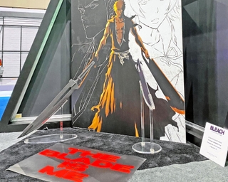 原作漫画も人気のアニメ「ＢＬＥＡＣＨ」に登場する武器も製作＝ロサンゼルス（（Ｃ）Ｋ／ＳＴＤＰ）