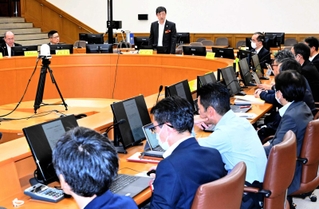 中間報告書を取りまとめたプロジェクトチーム＝兵庫県災害対策センター