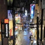 翼が初めて「援助交際」をしたというターミナル駅の周辺＝九州北部