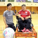 大会への意気込みを語る近藤公範監督（左）と主将の内海恭平選手＝東京都港区、区立港南中学校