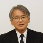 今後の対応について語る木場健之理事長＝７日午前、宝塚市栄町１