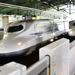 喫煙ルームの廃止が決まった山陽新幹線の車両＝神戸市中央区、ＪＲ新神戸駅