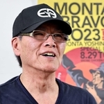 今年８月のライブを前に意気込みを語ったもんたよしのりさん＝神戸市中央区東川崎町、神戸新聞本社（撮影・長嶺麻子）
