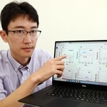 日本学術振興会特別研究員の採択率に、男女差があるグラフを示す京極大助研究員＝三田市弥生が丘６