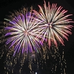 夜空を色鮮やかに染めた花火＝加古川市加古川町（撮影・宮崎真彦）