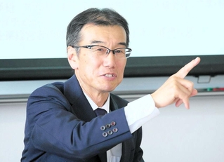 リスクマネジメントの観点から采配の妙を説いた関西大社会安全学部の亀井克之教授（提供写真）