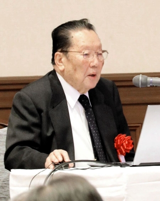 障害者への総合的な支援の必要性や、思いやりの大切さを語る澤村誠志さん＝兵庫県公館