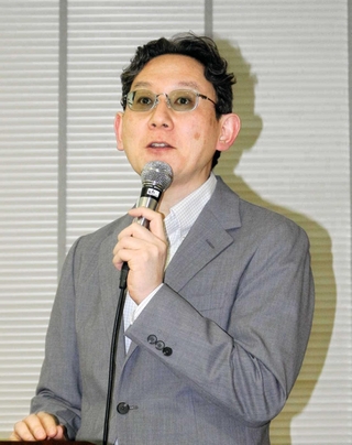「トラウマインフォームドケア」の必要性を語る西大輔教授＝神戸市中央区脇浜海岸通１