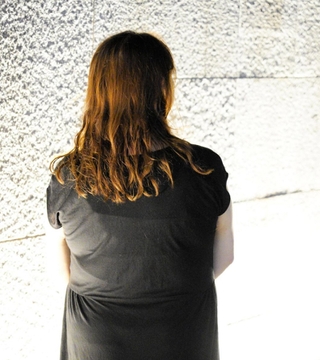 自分の体形が嫌い。コンプレックスを笑いのネタにしながら、ずっと生きてきた＝神戸市内