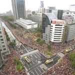 約２５万人のファンが詰めかけた２００３年の阪神優勝パレード＝神戸市中央区