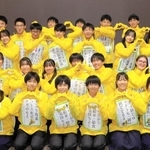 マナーアップ隊に任命された神戸市立葺合高校陸上部員＝同市中央区野崎通１