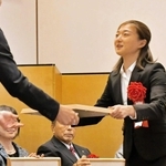 兵庫県のスポーツ賞特別賞を贈られた坂本花織選手