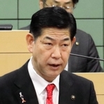 三田市民病院の再編統合を再開すると表明した田村克也三田市長＝２４日午前、三田市議会議場
