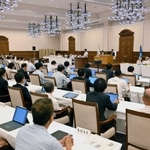 兵庫県議会９月定例会の本会議が、試行的に開かれた県公館＝神戸市中央区下山手通４