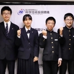 全国大会を前に「チームの力を発揮したい」と意気込む兵庫県代表メンバー＝神戸市中央区下山手通４