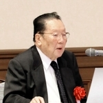 障害者への総合的な支援の必要性や、思いやりの大切さを語る澤村誠志さん＝兵庫県公館