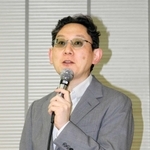 「トラウマインフォームドケア」の必要性を語る西大輔教授＝神戸市中央区脇浜海岸通１