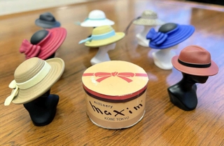 マキシンの帽子を再現したカプセルトイ（マキシン提供）
