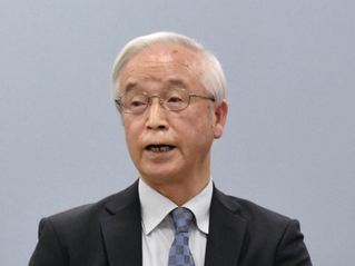 「市民による追悼行事を考える会」世話人代表の高橋守雄さん＝２０日午前、兵庫県庁