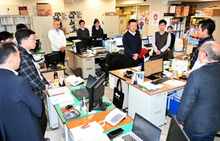 ２０２５年大阪・関西万博の準備を進める県万博推進局では、来年の業務に向けて職員が気を引き締めた＝２８日午後、兵庫県庁