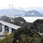 ２０２７年の完成を目指し、自転車道が整備される大鳴門橋。徳島県鳴門市と南あわじ市を結ぶ＝南あわじ市福良丙