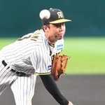 リーグＭＶＰと新人王に輝いた阪神・村上頌樹投手＝甲子園