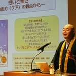 人生や働くことの意味について話す森崎雅好さん＝神戸市中央区東川崎町１
